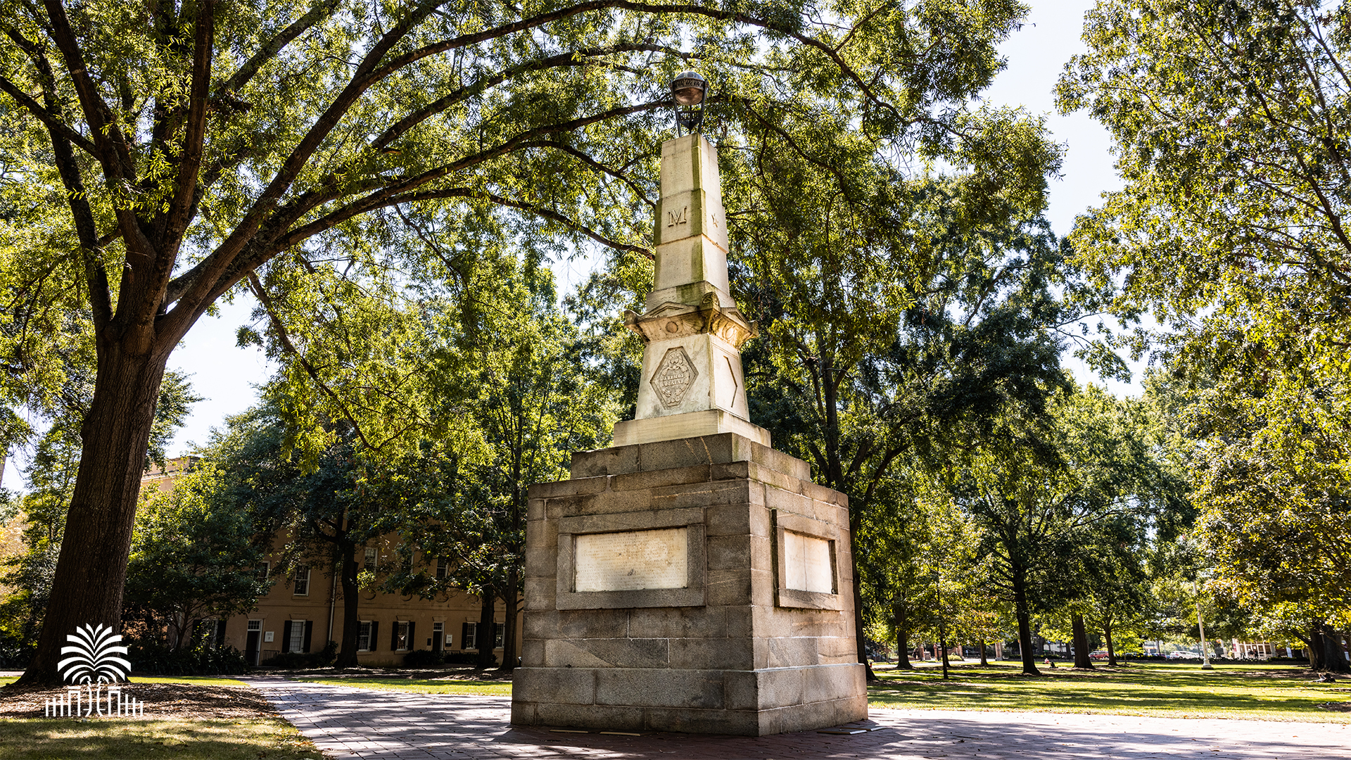 Maxcy mounment on the Horseshoe with tree and gates mark.