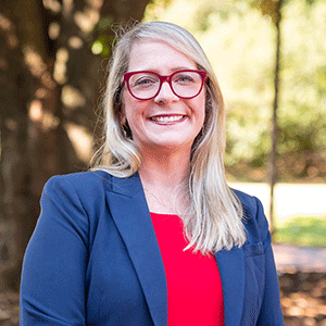 Portrait photo of Emily Devereux on the USC Horseshoe