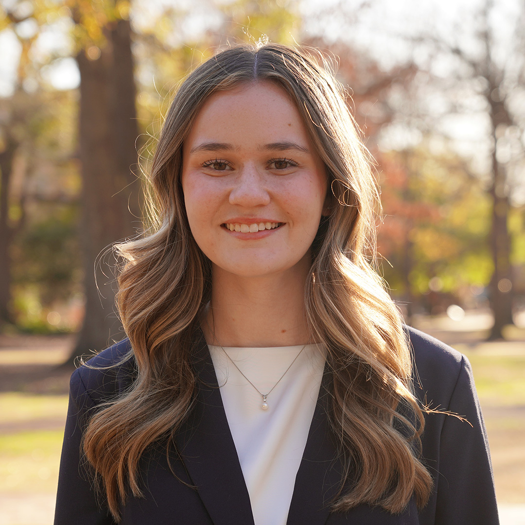 Sarah Redell headshot