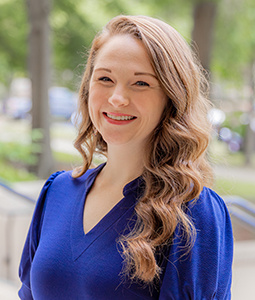 Emily Metz headshot
