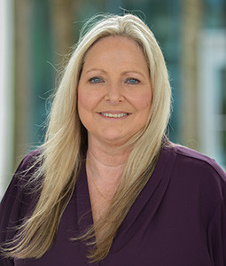 Donna Bobek Schmitt headshot