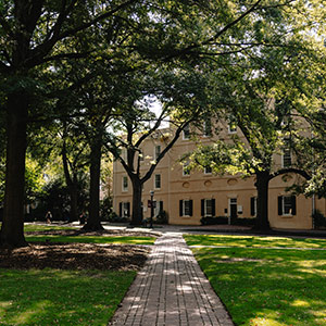 path and building on the USC Horseshoe